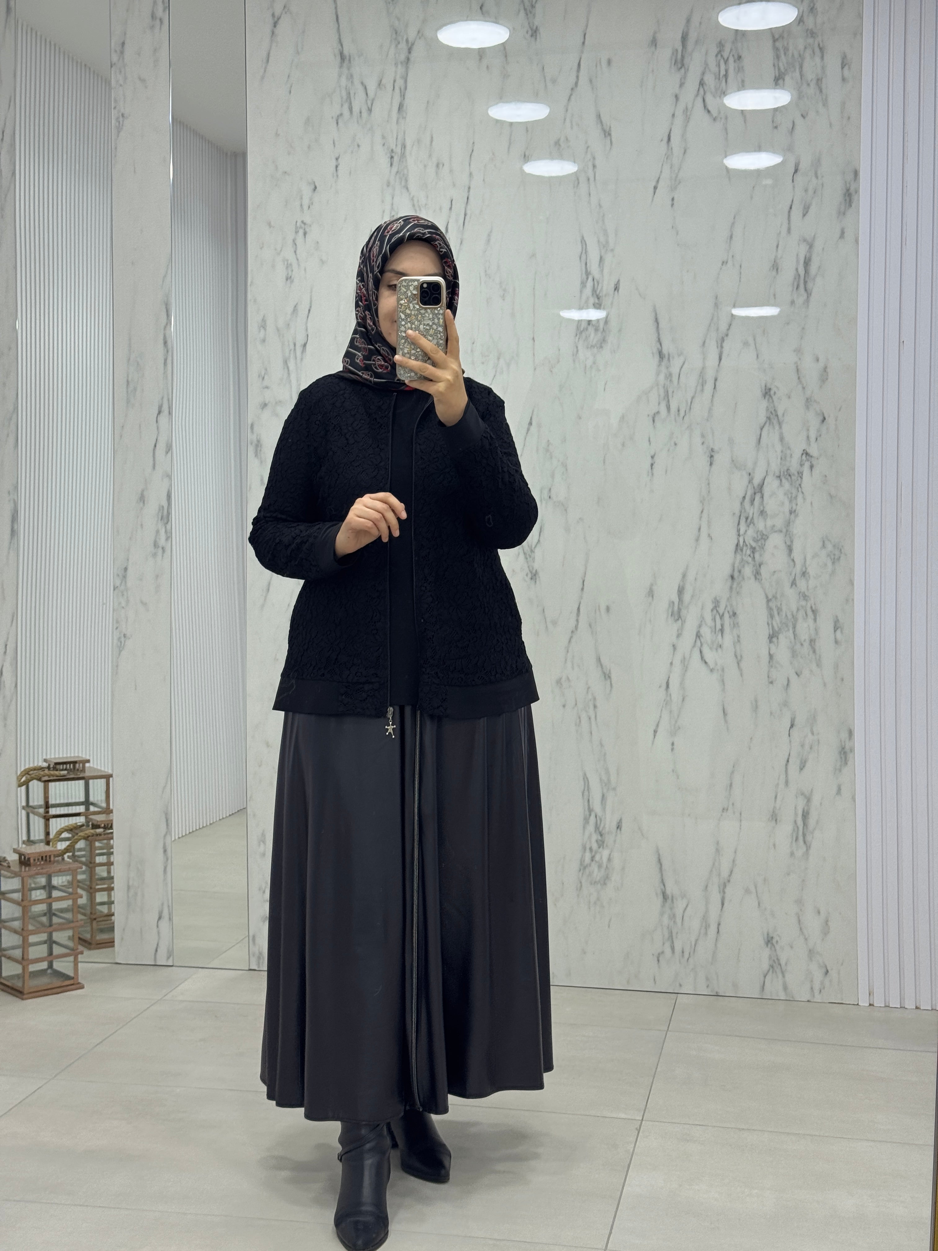 KÜBRA ÖNDEN FERMUARLI DERİLİ ETEK