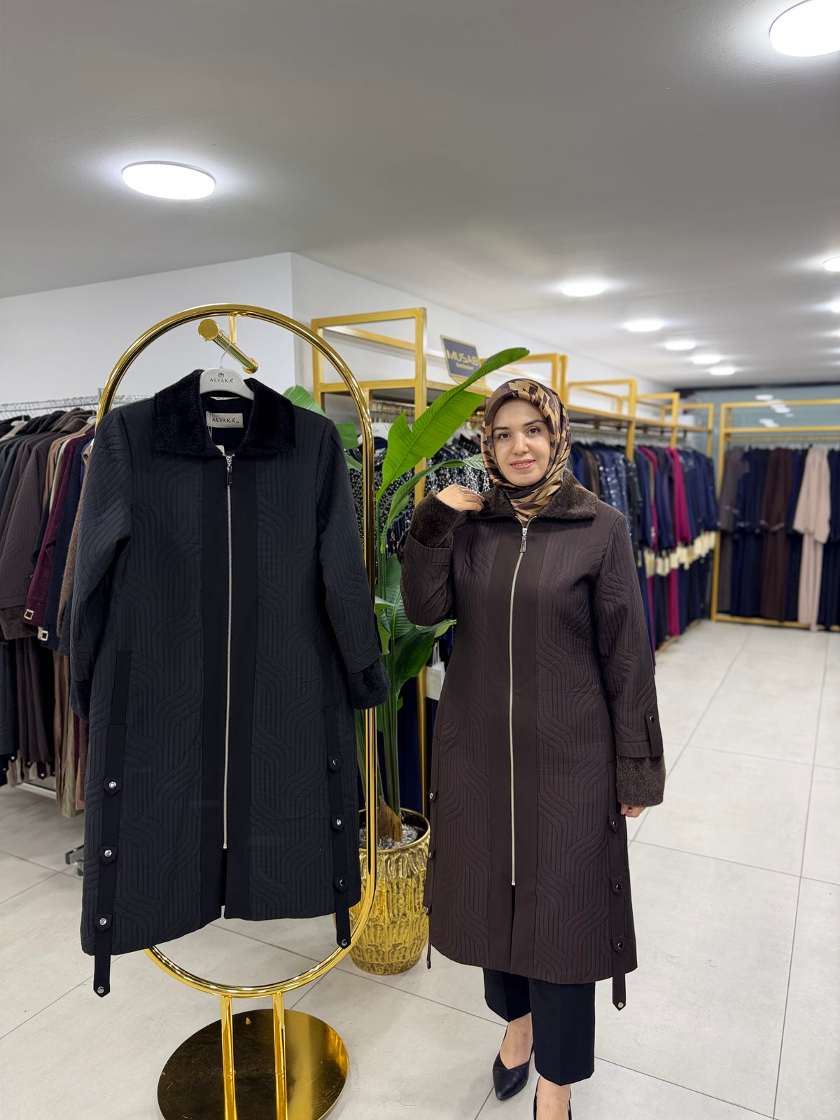 ALYAKA KOLLARI VE YAKASI DETAYLI ASTARLI KAPİTONE JAKAR KAP