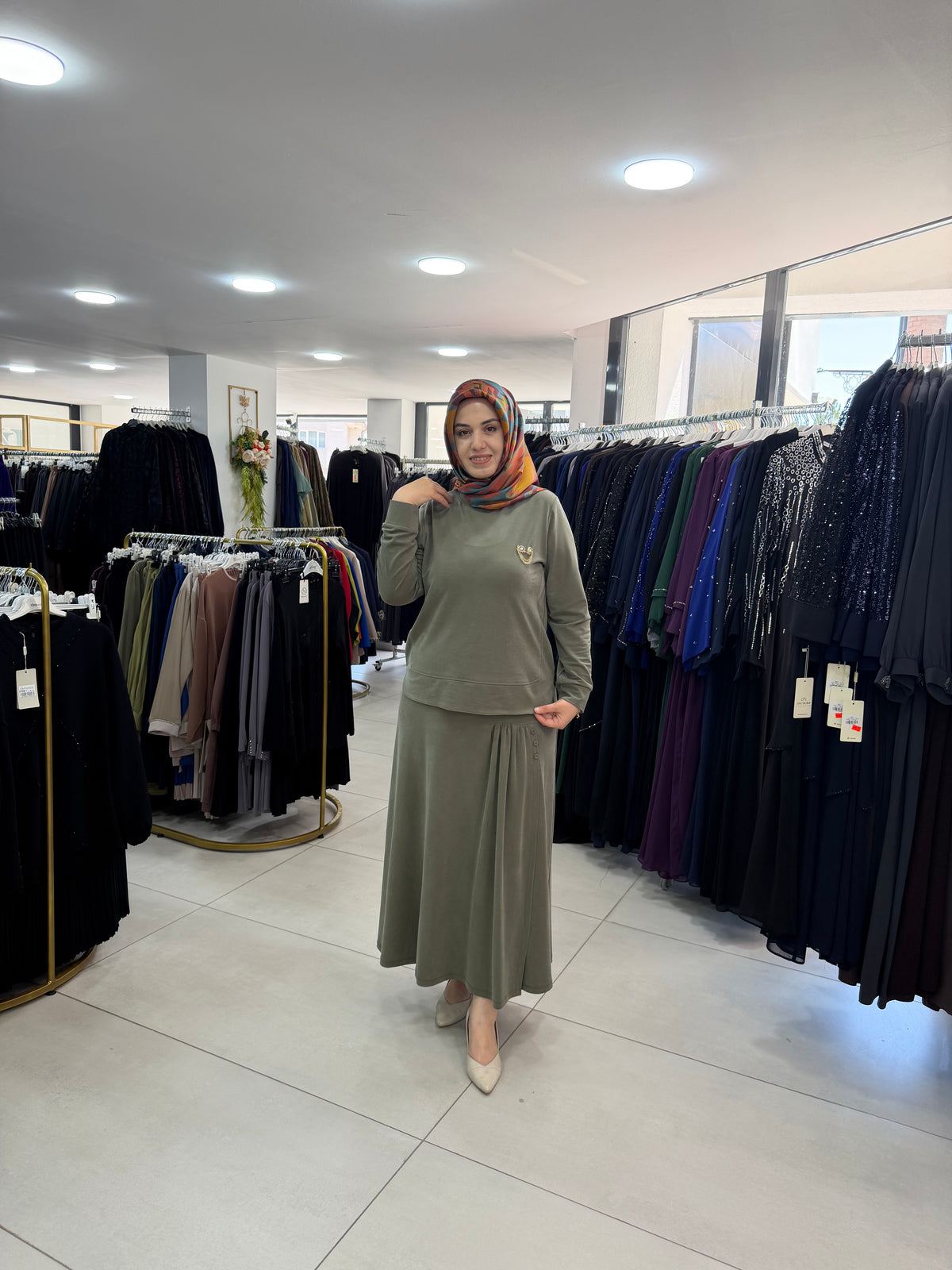 GÖRSEL BRONŞ DETAYLI ETEĞİ BÜZGÜLÜ TAKIM