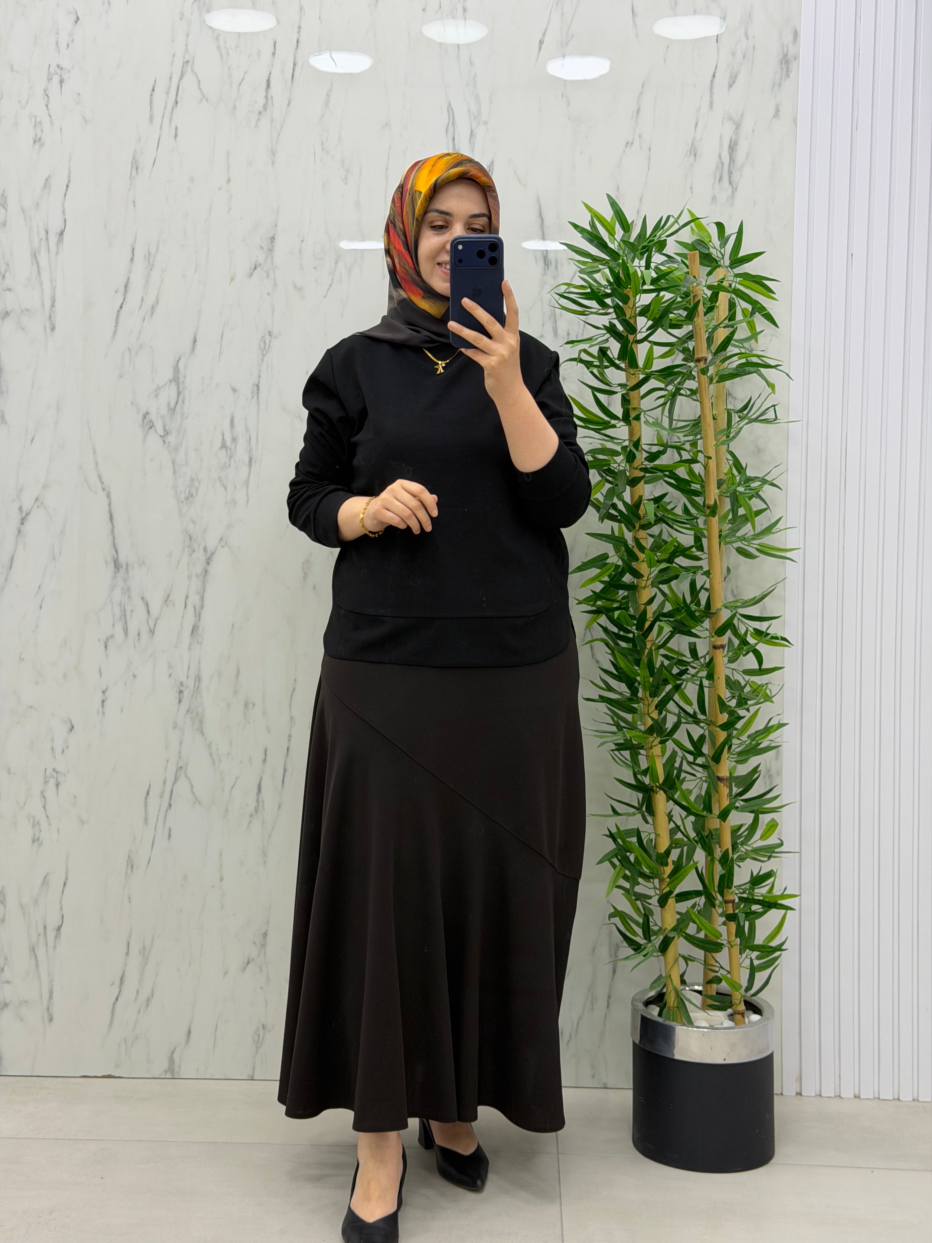 KÜBRA VOLANLI DÜZ KREP ETEK