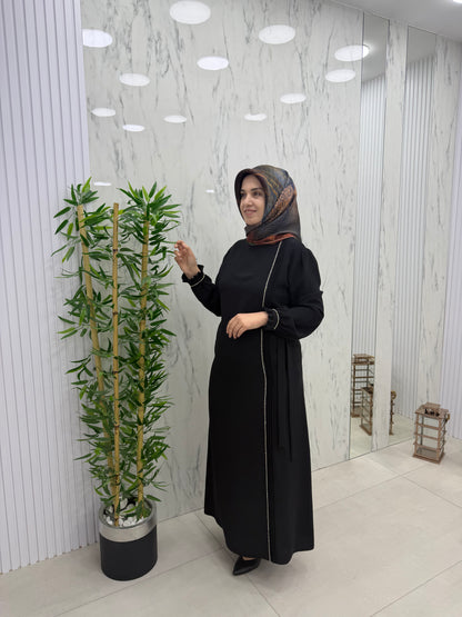 ALESYA YANDAN TAŞ DETAYLI PİLE GEÇİŞLİ ELBİSE