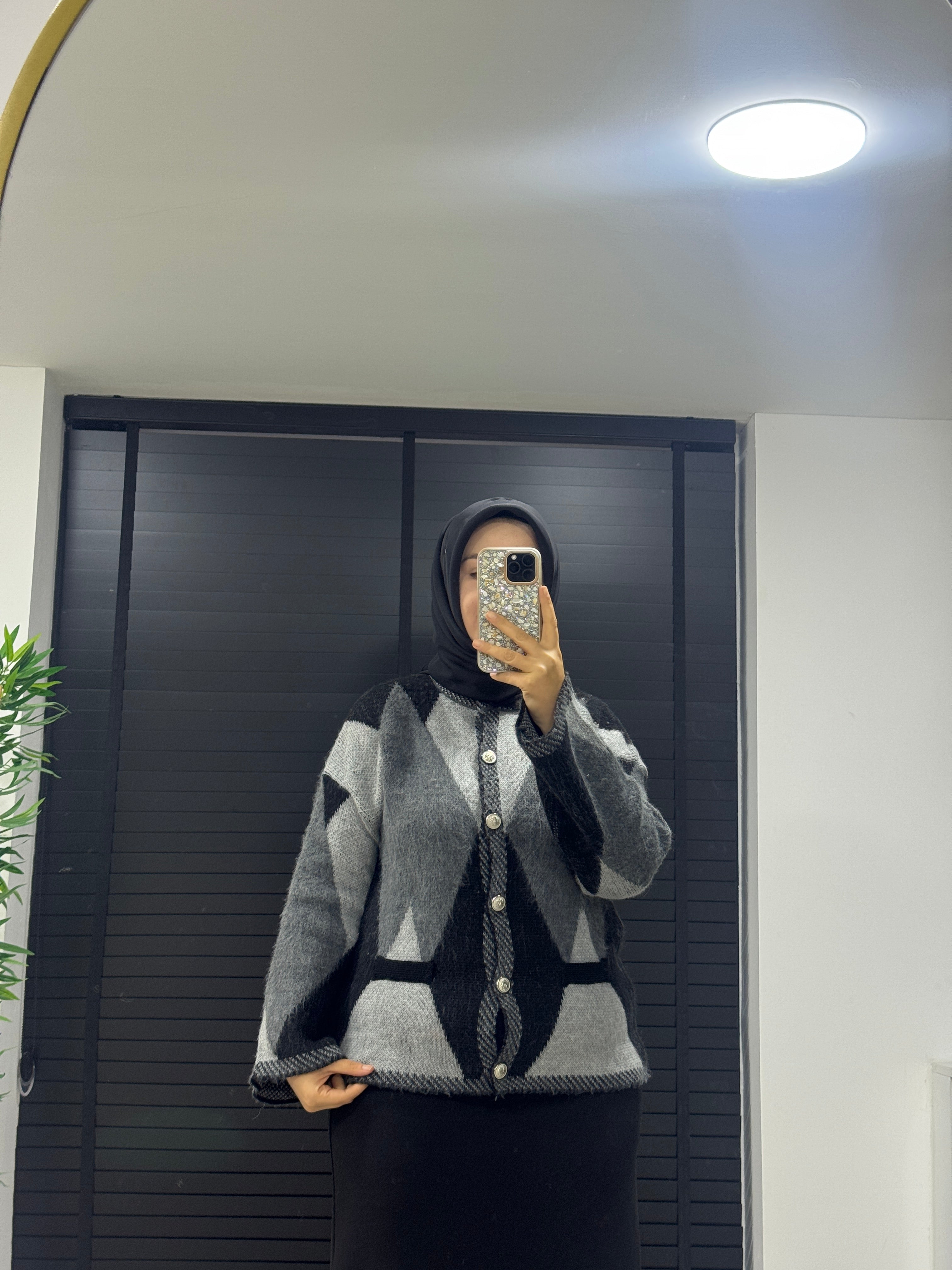 KÜBRA  BAKLAVA DESENLİ HIRKA