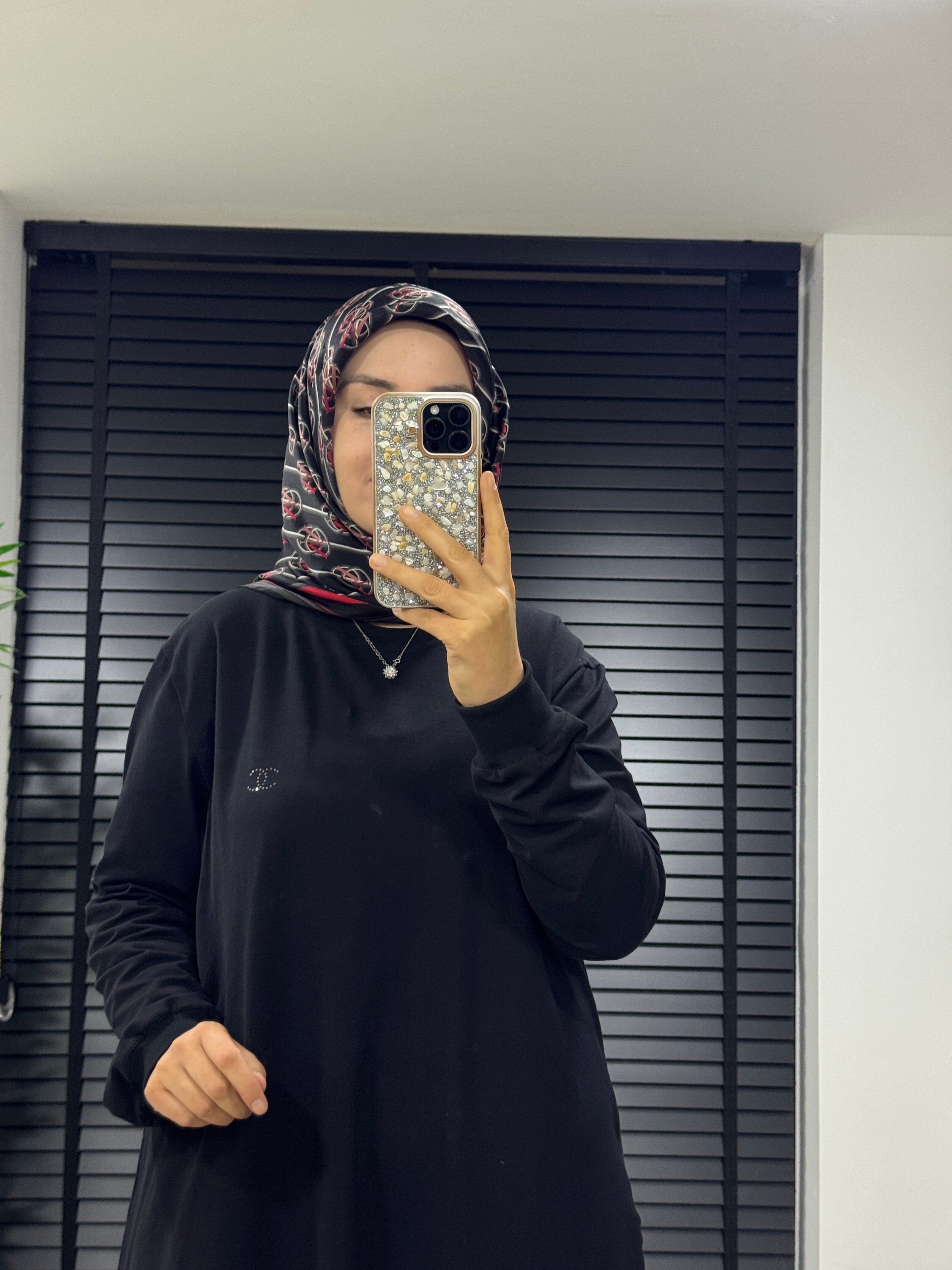 KÜBRA SADE ŞIK ELBİSE