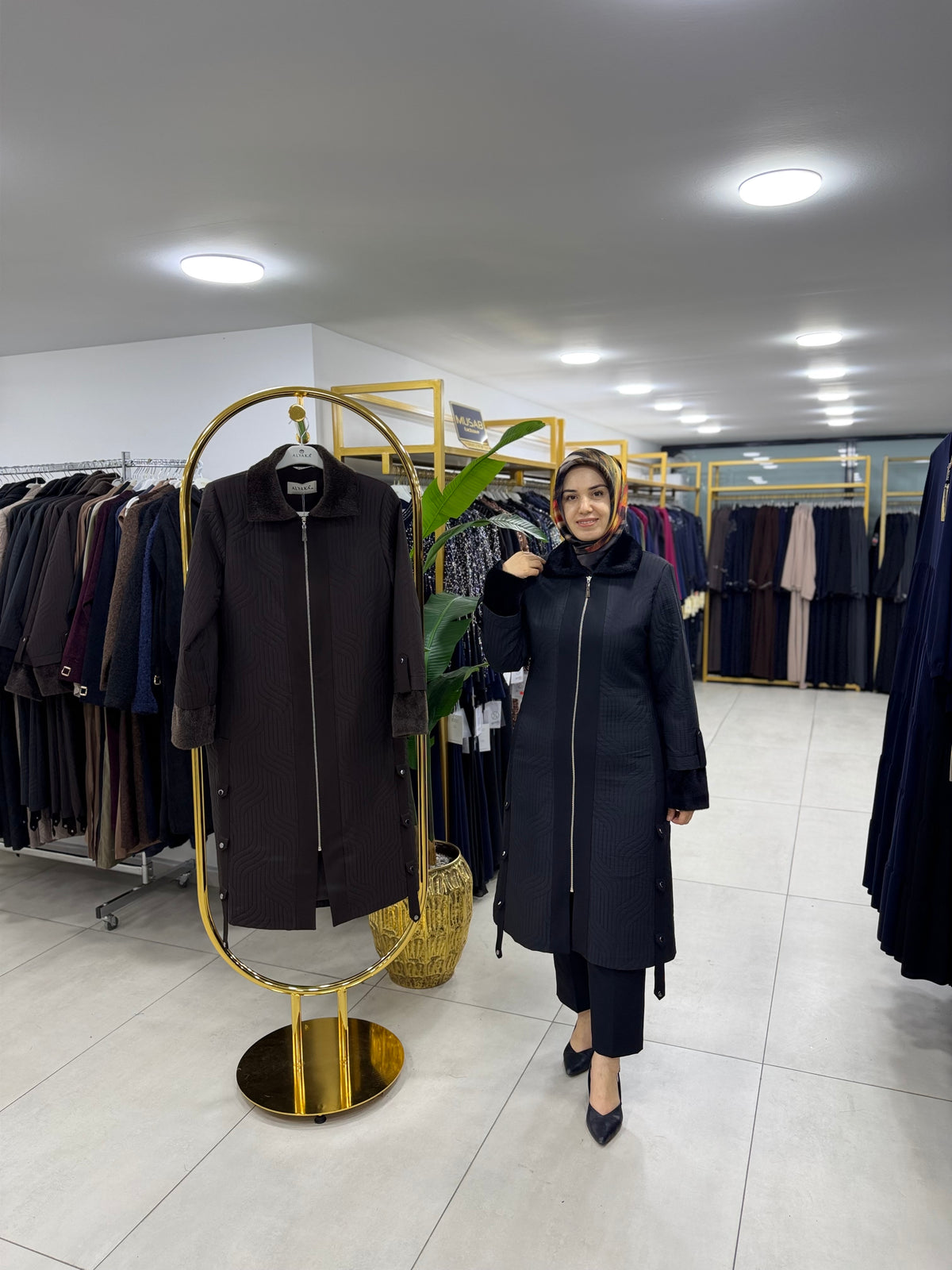 ALYAKA KOLLARI VE YAKASI DETAYLI ASTARLI KAPİTONE JAKAR KAP